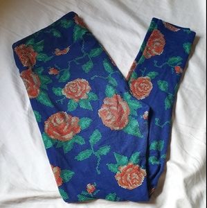 TC Lularoe Pixelated Rose Leggings